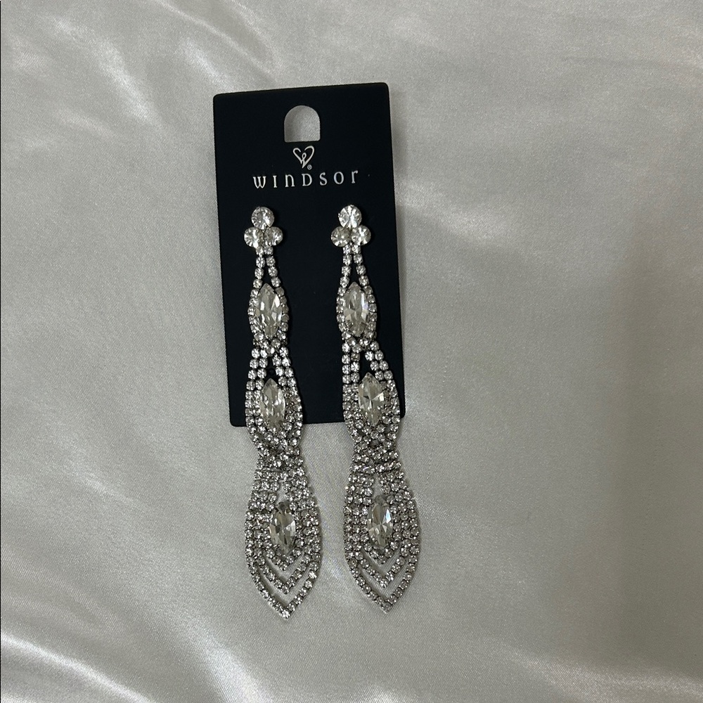Windsor Elegant Silver Drop Earrings
